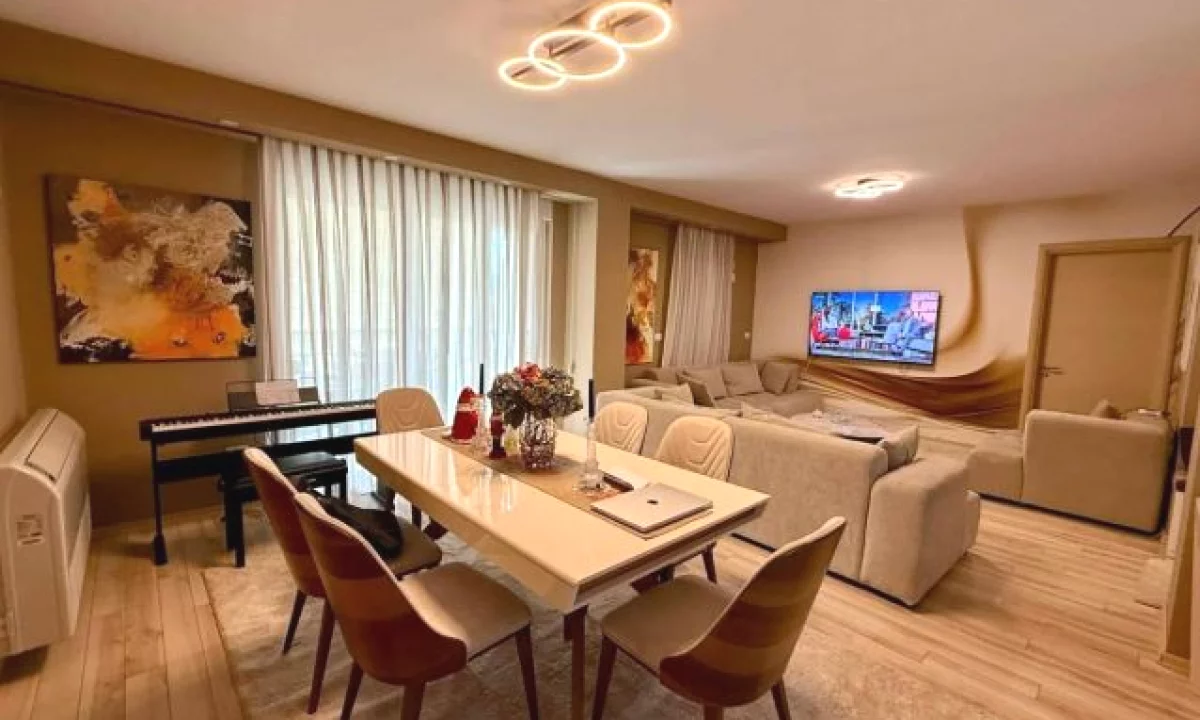 Shtepi ne shitje Apartament ne Tirane, 1+1, Mobilimi E mobiluar, Pagesa 212,000  Euro.