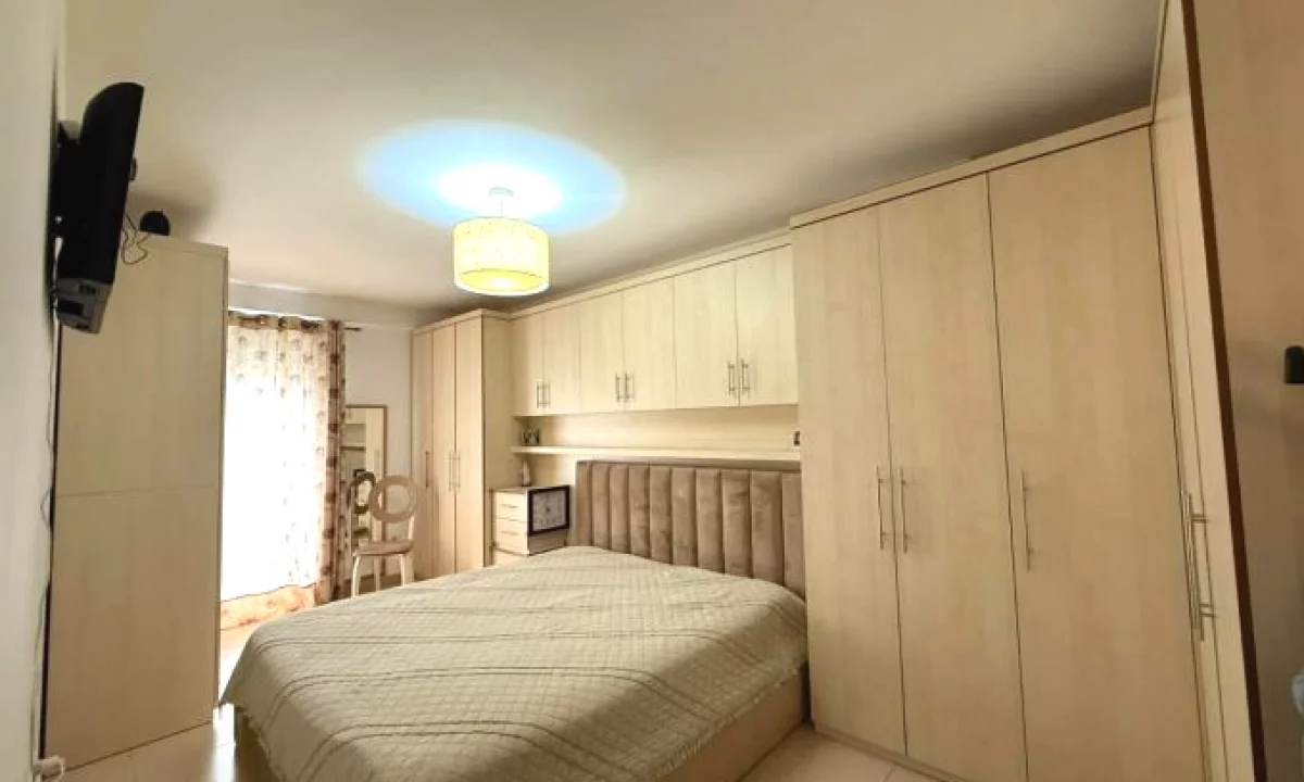 Shtepi ne shitje Apartament ne Tirane, 2+1, Mobilimi E mobiluar, Pagesa 223,001  Euro.