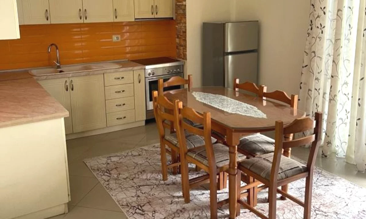 Shtepi me qera Apartament ne Tirane, 2+1, Mobilimi E mobiluar, Pagesa 42,000  Leke.