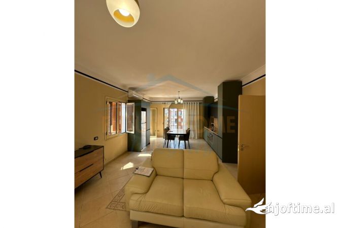 Shtepi me qera 2+1 ne Tirane - 700 Euro
