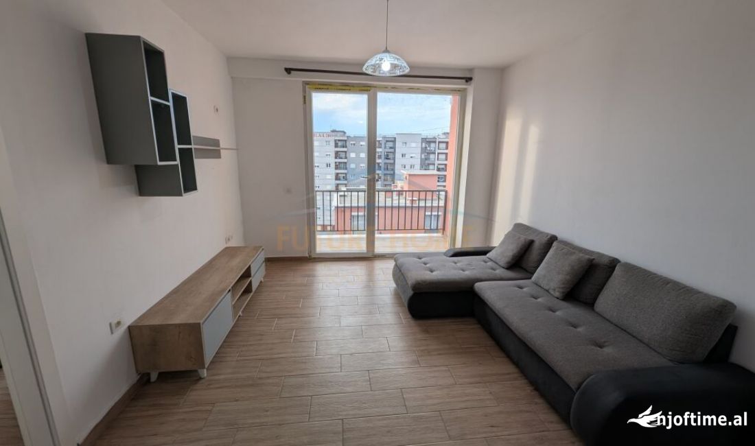 Shtepi ne shitje Apartament ne Tirane, 1+1, Mobilimi Pjeserisht e mobiluar, Pagesa 95,000  Euro.