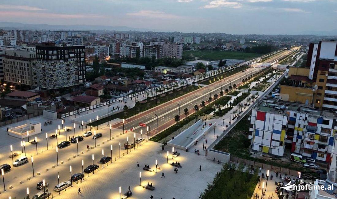 Shtepi ne shitje Apartament ne Tirane, 2+1, Mobilimi Bosh, pa mobiluar, Pagesa 240,000  Euro.