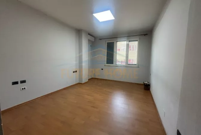 Shtepi me qera 3+1 ne Tirane - 1,200 Euro