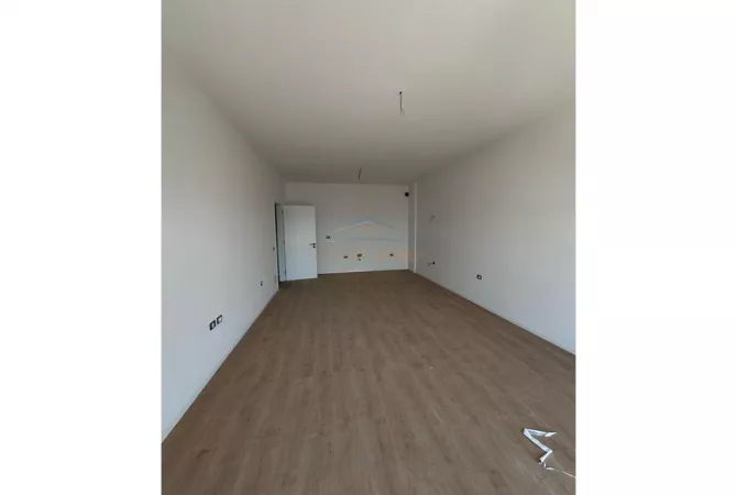 Shtepi ne shitje Apartament ne Tirane, 2+1, Mobilimi Bosh, pa mobiluar, Pagesa 96,000  Euro.
