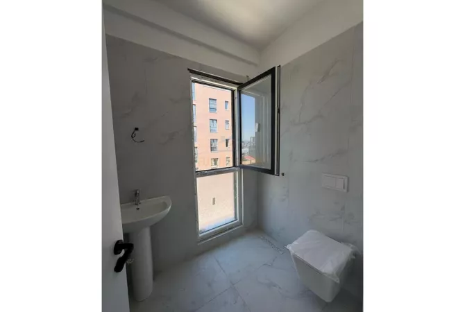 Shtepi ne shitje Apartament ne Tirane, 2+1, Mobilimi Bosh, pa mobiluar, Pagesa 96,000  Euro.