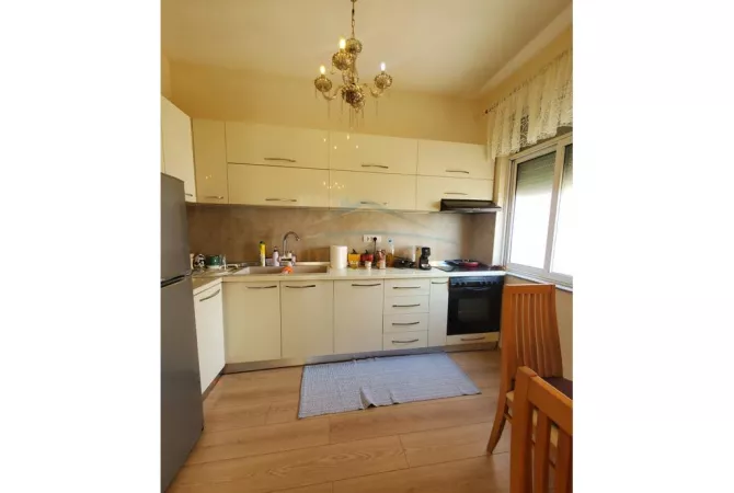 Shtepi me qera 2+1 ne Tirane - 650 Euro