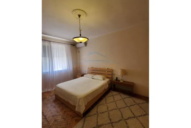 Shtepi me qera Apartament ne Tirane, 2+1, Mobilimi E mobiluar, Pagesa 650  Euro.