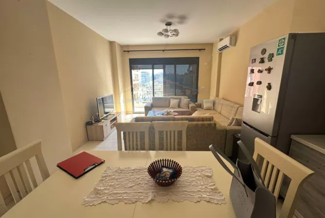 Shtepi me qera Apartament ne Tirane, 2+1, Mobilimi E mobiluar, Pagesa 470  Euro.