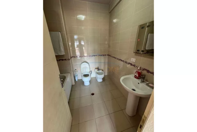 Shtepi me qera Apartament ne Tirane, 2+1, Mobilimi E mobiluar, Pagesa 470  Euro.