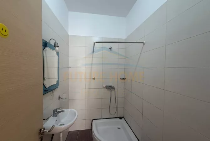 Shtepi ne shitje Apartament ne Tirane, 1+1, Mobilimi Pjeserisht e mobiluar, Pagesa 89,000  Euro.