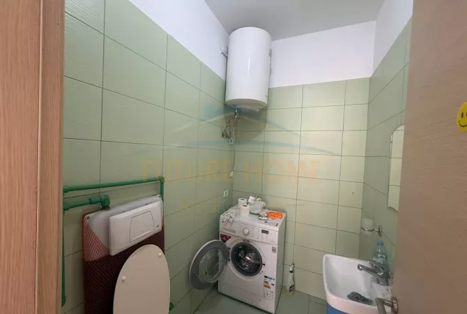 Shtepi ne shitje Apartament ne Tirane, 1+1, Mobilimi Pjeserisht e mobiluar, Pagesa 89,000  Euro.