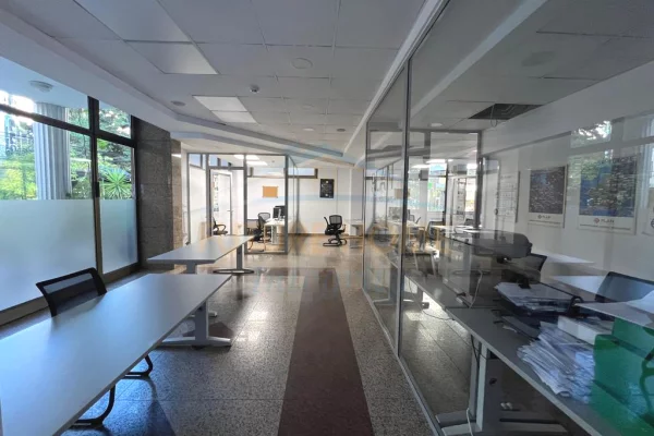 Business Property for Rent 3+1 in Tirana - 4,250 Euro