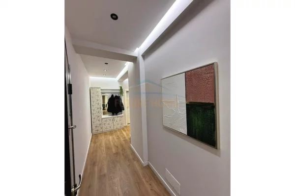 Shtepi ne shitje Apartament ne Tirane, 3+1, Mobilimi E mobiluar, Pagesa 250,000  Euro.