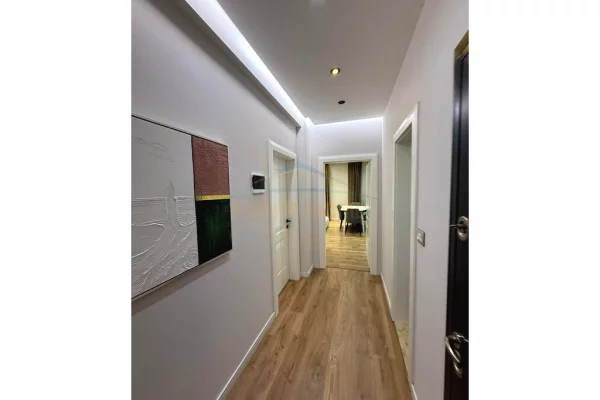 Shtepi ne shitje Apartament ne Tirane, 3+1, Mobilimi E mobiluar, Pagesa 250,000  Euro.