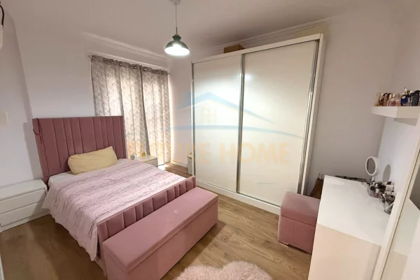 Shtepi ne shitje Apartament ne Tirane, 3+1, Mobilimi E mobiluar, Pagesa 250,000  Euro.