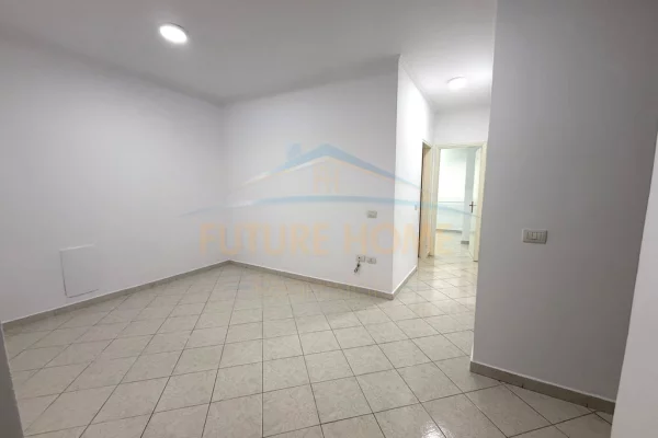 Ambient biznesi me qera 3+1 ne Tirane - 600 Euro