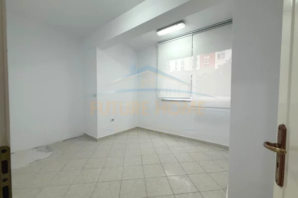 Ambient biznesi me qera 3+1 ne Tirane - 600 Euro