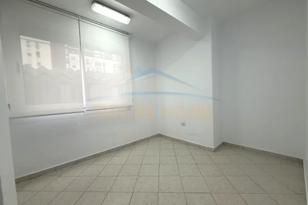 Ambient biznesi me qera 3+1 ne Tirane - 600 Euro