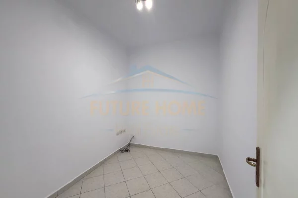 Qera , Ambient Biznesi , Prane Gjimanzit Petro Nini Luarasi , Tirane .