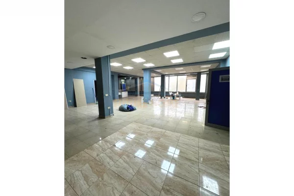 Ambient biznesi me qera 3+1 ne Tirane - 2,300 Euro
