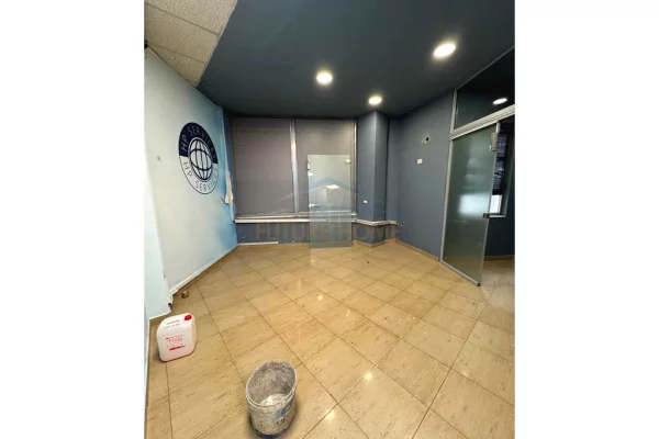 Ambient biznesi me qera 3+1 ne Tirane - 2,300 Euro