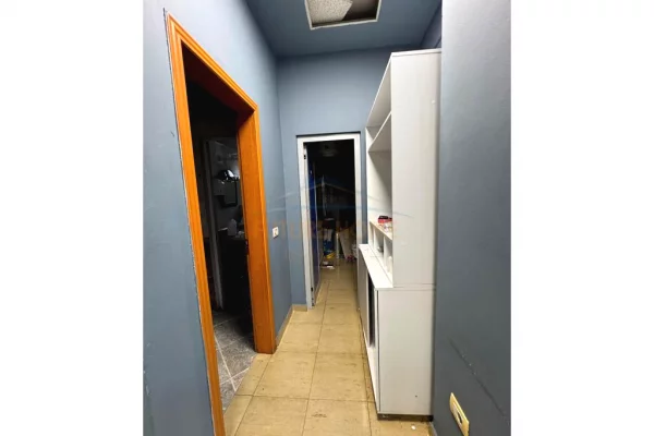 Qera , Ambient Biznesi (Zyra,Klinike, etj) , Rruga Ferit Xhajko , Tirane ,