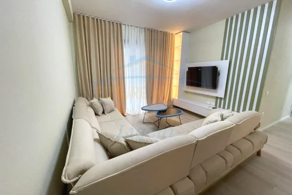 Shtepi me qera 2+1 ne Tirane - 1,200 Euro