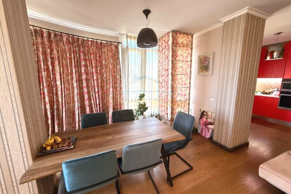 Shtepi ne shitje Duplex(shtepi me 2 kate) ne Tirane, 3+1, Mobilimi E mobiluar, Pagesa 510,000  Euro.