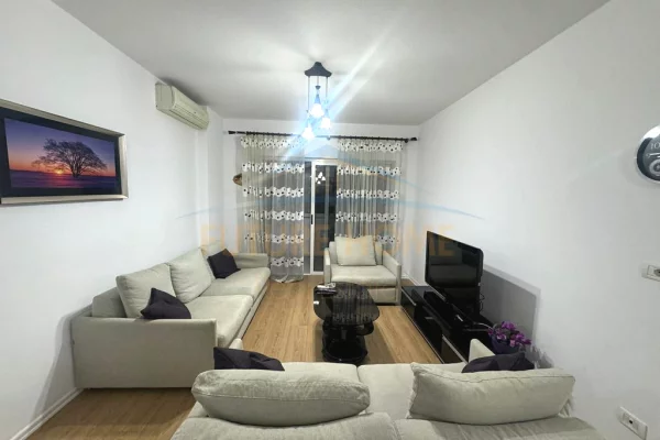 Shtepi me qera 2+1 ne Tirane - 850 Euro