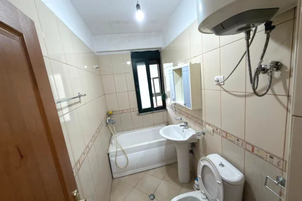 Shtepi me qera Apartament ne Tirane, 2+1, Mobilimi E mobiluar, Pagesa 550  Euro.