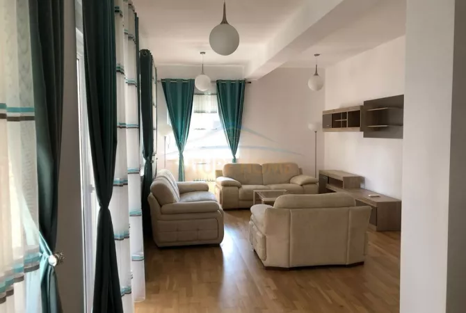 Shtepi me qera 3+1 ne Tirane - 1,500 Euro