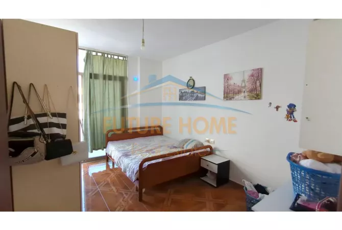 Shtepi me qera Apartament ne Tirane, 2+1, Mobilimi Pjeserisht e mobiluar, Pagesa 450  Euro.