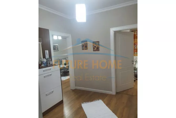 Shtepi me qera Apartament ne Tirane, 2+1, Mobilimi Pjeserisht e mobiluar, Pagesa 550  Euro.