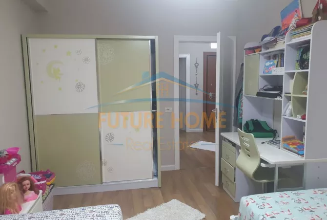 Shtepi me qera Apartament ne Tirane, 2+1, Mobilimi Pjeserisht e mobiluar, Pagesa 550  Euro.