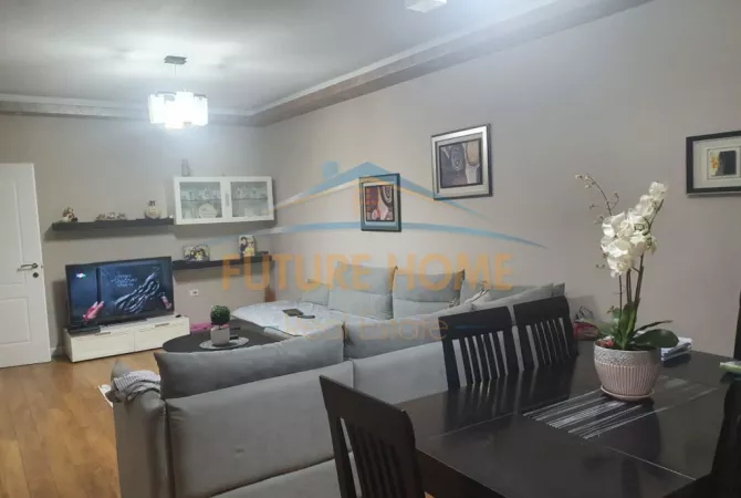 Shtepi me qera Apartament ne Tirane, 2+1, Mobilimi Pjeserisht e mobiluar, Pagesa 550  Euro.