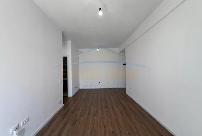 Shtepi ne shitje Apartament ne Tirane, 1+1, Mobilimi Bosh, pa mobiluar, Pagesa 880,000  Euro.