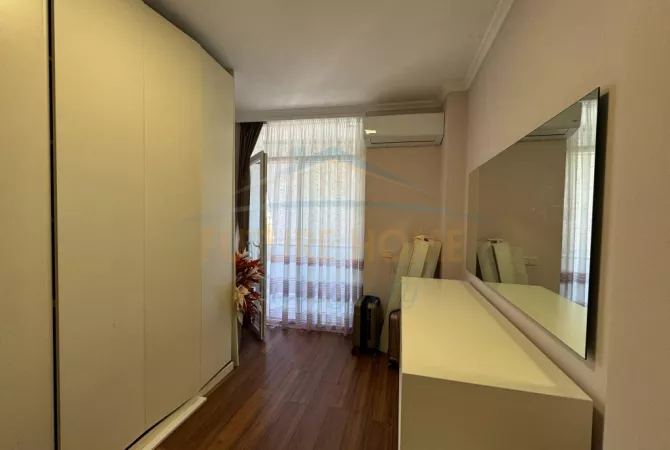 Shtepi ne shitje Apartament ne Tirane, 2+1, Mobilimi E mobiluar, Pagesa 203,000  Euro.