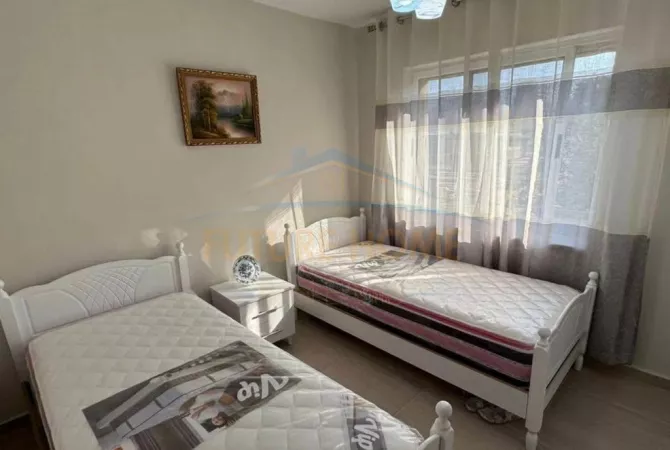 Shtepi me qera Apartament ne Tirane, 3+1, Mobilimi E mobiluar, Pagesa 750  Euro.