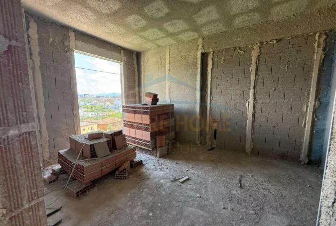 Shtepi ne shitje Apartament ne Tirane, 1+1, Mobilimi Bosh, pa mobiluar, Pagesa 76,000  Euro.