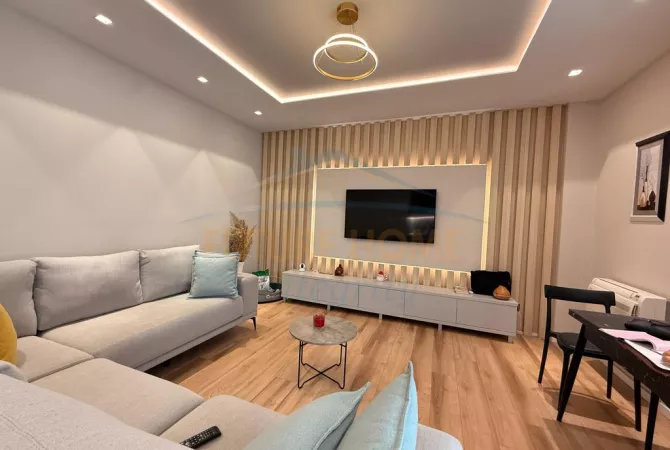 Shtepi ne shitje Apartament ne Tirane, 1+1, Mobilimi E mobiluar, Pagesa 250,000  Euro.