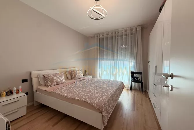 Shtepi ne shitje Apartament ne Tirane, 1+1, Mobilimi E mobiluar, Pagesa 250,000  Euro.