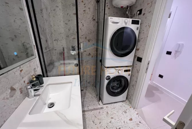 Shtepi ne shitje Apartament ne Tirane, 2+1, Mobilimi E mobiluar, Pagesa 250,000  Euro.