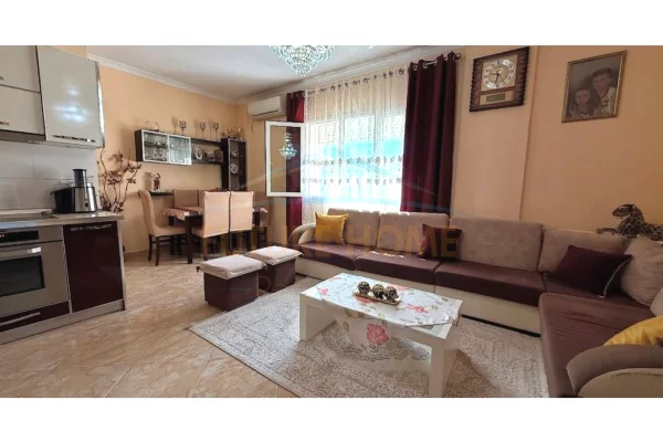 Shtepi ne shitje Apartament ne Tirane, 1+1, Mobilimi E mobiluar, Pagesa 140,000  Euro.