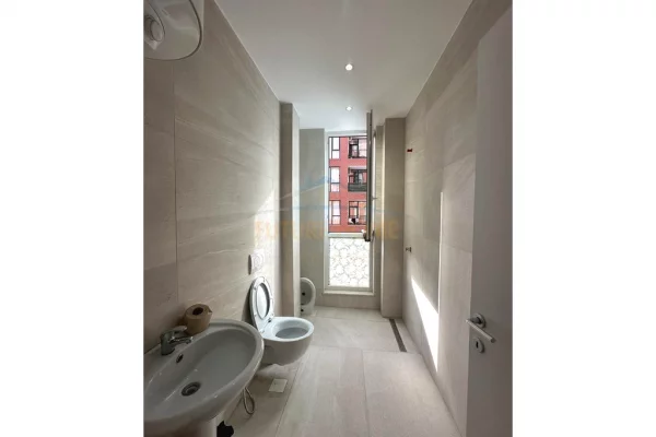 Shtepi ne shitje Apartament ne Tirane, 3+1, Mobilimi E mobiluar, Pagesa 350,000  Euro.