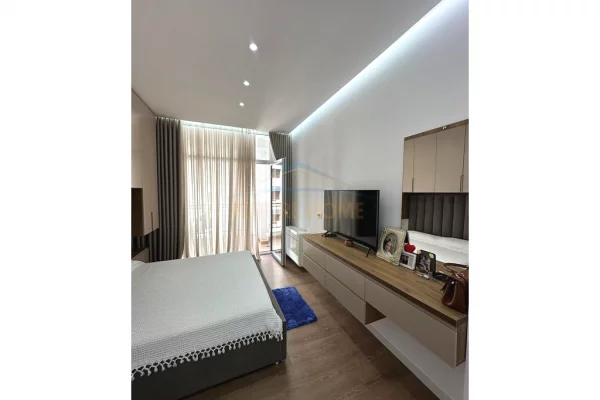 Shtepi ne shitje Apartament ne Tirane, 3+1, Mobilimi E mobiluar, Pagesa 350,000  Euro.