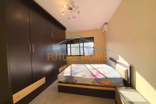 Shtepi ne shitje Apartament ne Tirane, 2+1, Mobilimi E mobiluar, Pagesa 125,000  Euro.