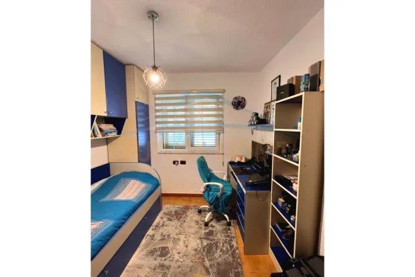 Shtepi ne shitje Apartament ne Tirane, 3+1, Mobilimi E mobiluar, Pagesa 277,000  Euro.