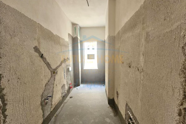 Shtepi ne shitje Apartament ne Tirane, 2+1, Mobilimi Bosh, pa mobiluar, Pagesa 152,000  Euro.