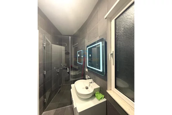 Shtepi ne shitje Apartament ne Tirane, 3+1, Mobilimi E mobiluar, Pagesa 1,410,000  Euro.