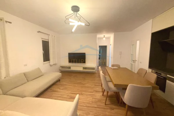 Shtepi ne shitje Apartament ne Tirane, 3+1, Mobilimi E mobiluar, Pagesa 1,410,000  Euro.